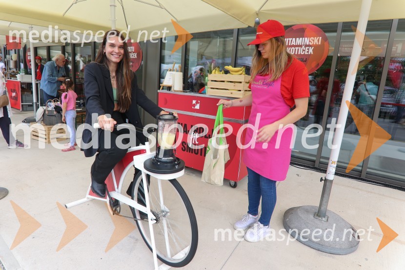  Nives Orešnik, fotomodel, fitnes trenerka, nekdanja Miss SlovenijeOtvoritev novega Mercator centra v Kosezah