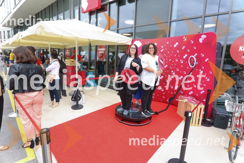 Otvoritev novega Mercator centra v Kosezah