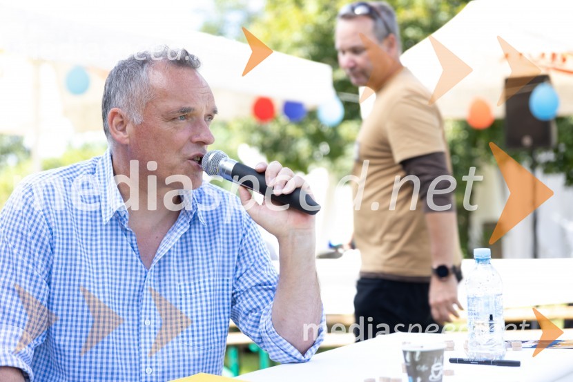 AmCham x Nomago teniški turnir in YOUng piknik