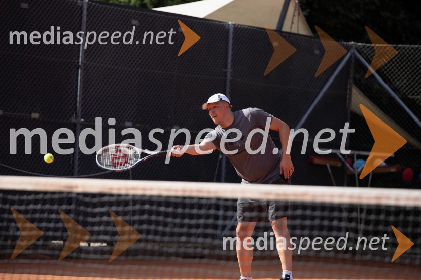 AmCham x Nomago teniški turnir in YOUng piknik