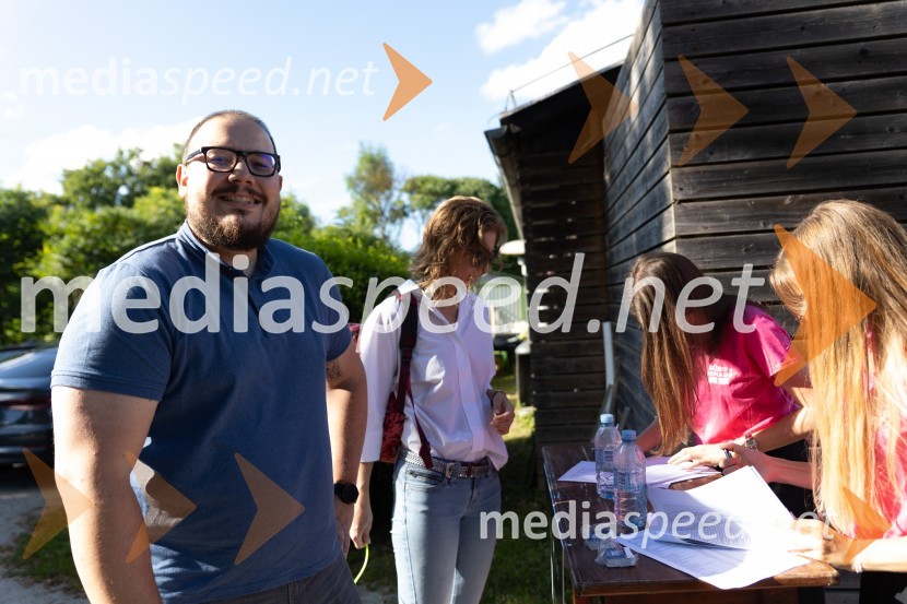 AmCham x Nomago teniški turnir in YOUng piknik