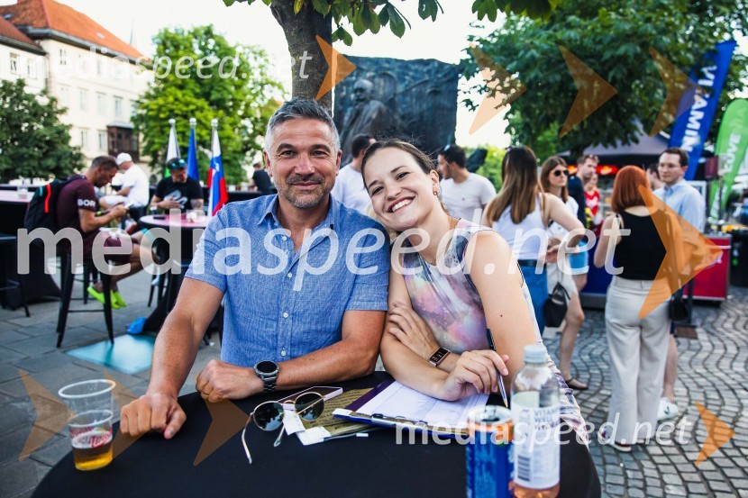  Simona Ostrožnik, Extrem.si;  Maja Kralj, Extrem.siOdbojkarski spektakel na Ljubljanici
