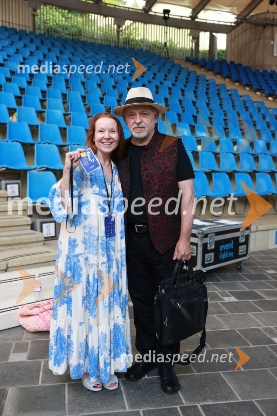  Regina Kogoj, pevka;  Feri Lainšček, pisatelj in pesnikZmagovalec 43. festivala Melodij morja in sonca je Žan Videc