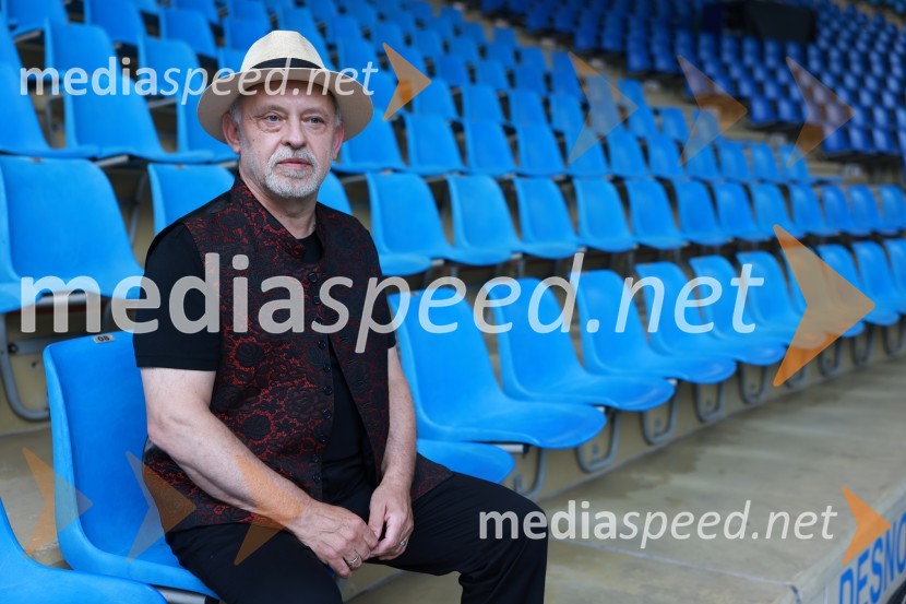  Feri Lainšček, pisatelj in pesnikZmagovalec 43. festivala Melodij morja in sonca je Žan Videc