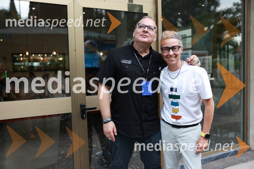  Andrea Flego – Effe;  Tatjana Mihelj, pevkaZmagovalec 43. festivala Melodij morja in sonca je Žan Videc