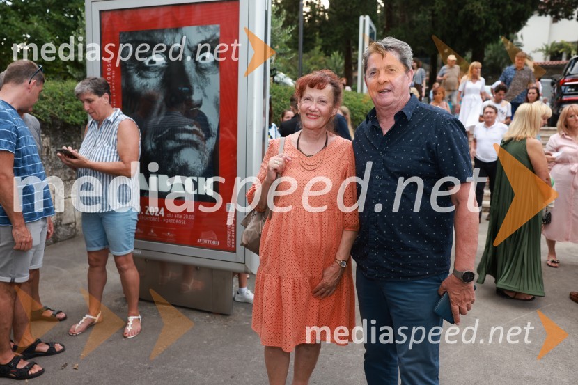  Viktorija  Meh;  Borut Meh, predsednik smučarskih skokov in nordijske kombinacijeZmagovalec 43. festivala Melodij morja in sonca je Žan Videc