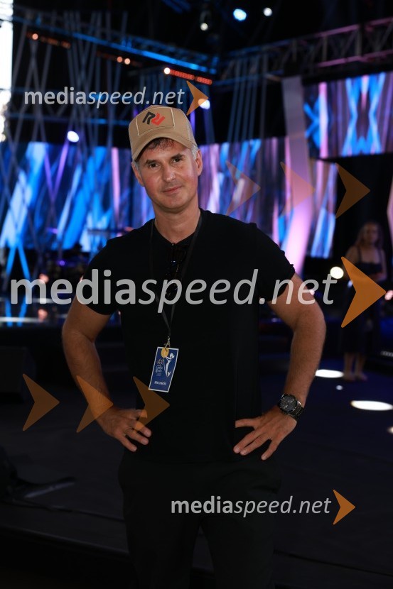  Rok  Lunaček, pisec besedil, aranžer in pevecZmagovalec 43. festivala Melodij morja in sonca je Žan Videc