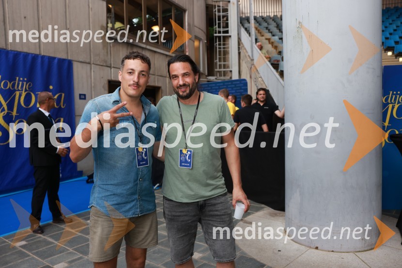  Žan  Papič, stand up komik;  ... Zmagovalec 43. festivala Melodij morja in sonca je Žan Videc