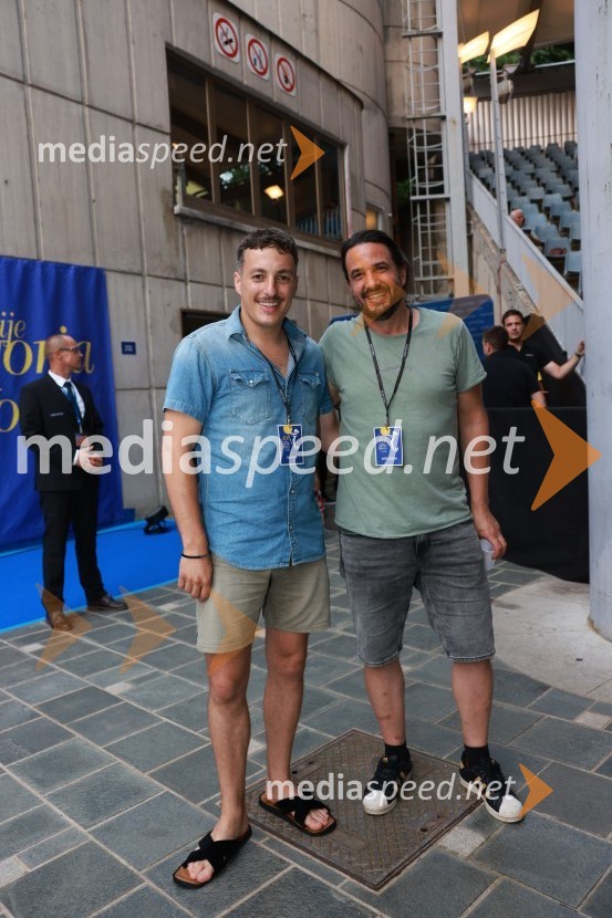  Žan  Papič, stand up komik;  ... Zmagovalec 43. festivala Melodij morja in sonca je Žan Videc