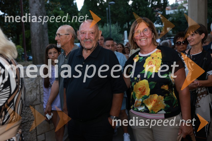  Milan Romih, ustanovitelj, MR d.o.o.;  Klaudija Šturm,  direktorica, MR d.o.o. Zmagovalec 43. festivala Melodij morja in sonca je Žan Videc