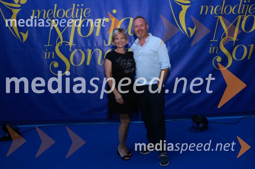  Sabina  Remus;  Marko Pulko, direktor, Lesaffre SlovenijaZmagovalec 43. festivala Melodij morja in sonca je Žan Videc