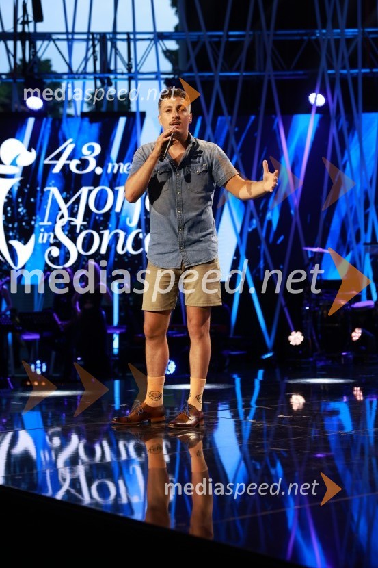  Žan  Papič, stand up komikZmagovalec 43. festivala Melodij morja in sonca je Žan Videc