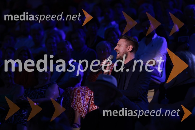  Gregor Ravnik, pevecZmagovalec 43. festivala Melodij morja in sonca je Žan Videc