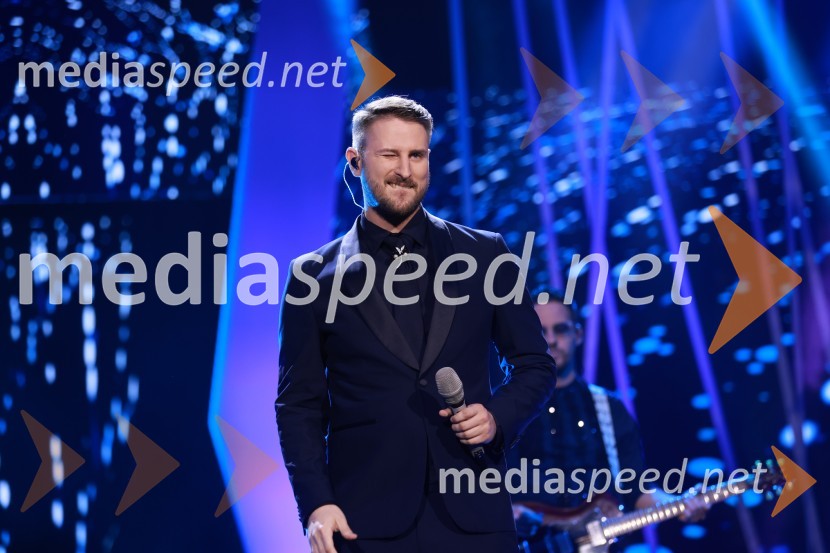  Gregor Ravnik, pevecZmagovalec 43. festivala Melodij morja in sonca je Žan Videc