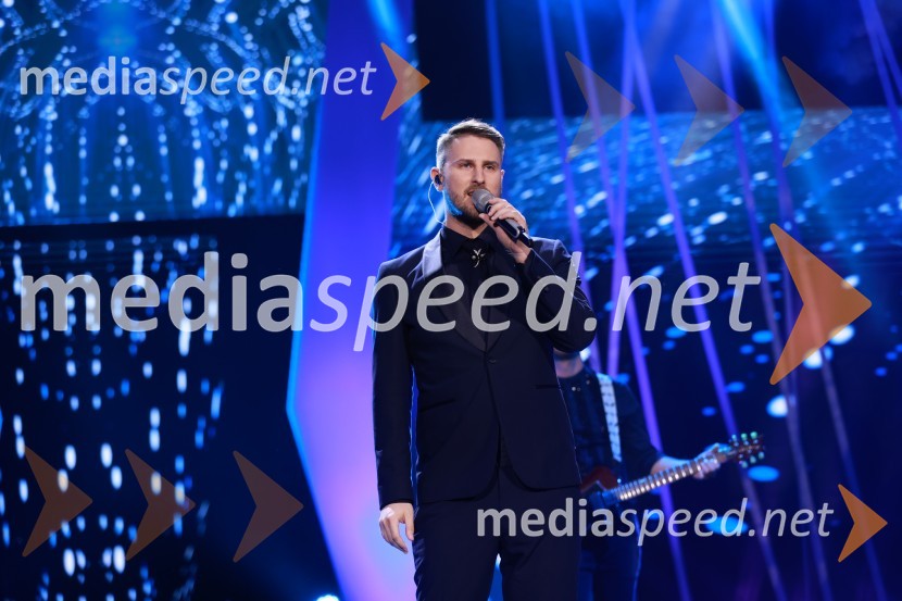  Gregor Ravnik, pevecZmagovalec 43. festivala Melodij morja in sonca je Žan Videc