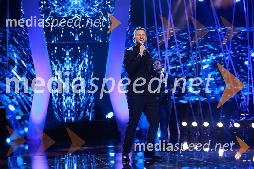  Gregor Ravnik, pevecZmagovalec 43. festivala Melodij morja in sonca je Žan Videc