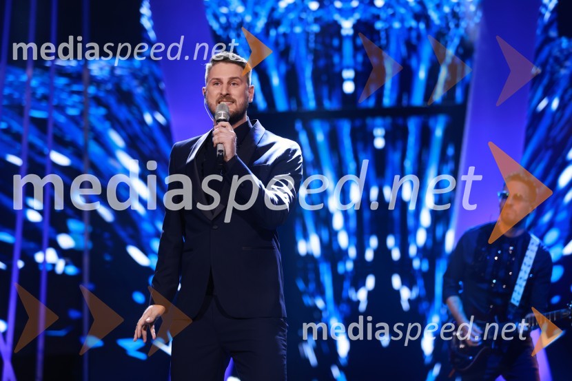  Gregor Ravnik, pevecZmagovalec 43. festivala Melodij morja in sonca je Žan Videc