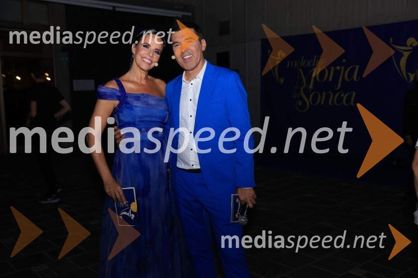  Lorella Flego, slovenska novinarka, modna urednica, televizijska moderatorka;  Mario Galunič, TV voditeljZmagovalec 43. festivala Melodij morja in sonca je Žan Videc