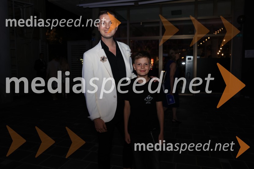  Damjan Murko, pevec;  Tiar MurkoZmagovalec 43. festivala Melodij morja in sonca je Žan Videc