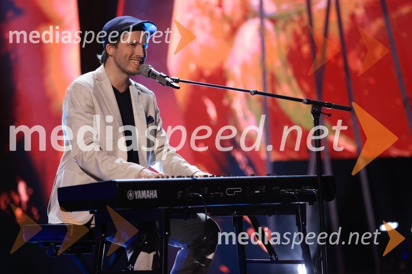  Dominik Bagola, Balladero, KantavtorZmagovalec 43. festivala Melodij morja in sonca je Žan Videc