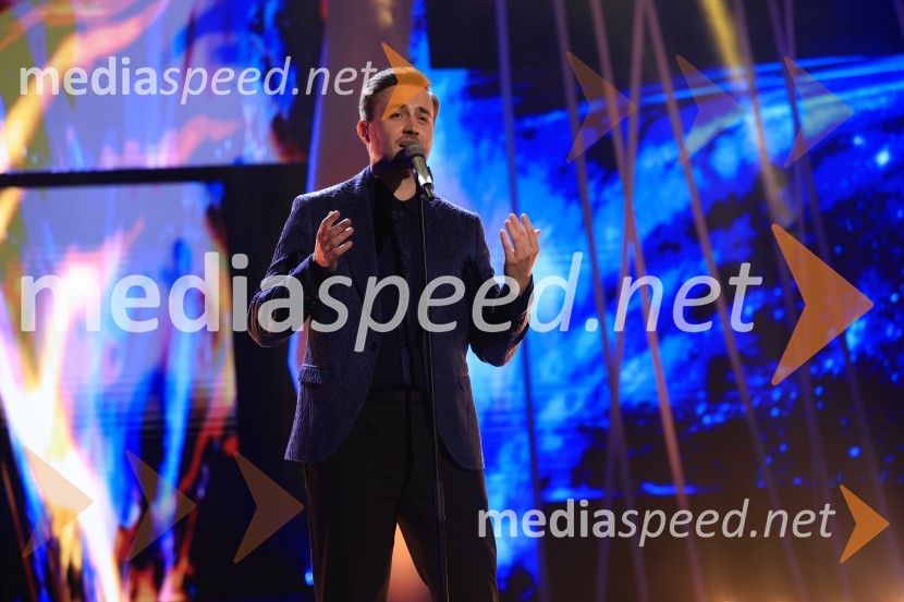  Aljaž Ramot, glasbenikZmagovalec 43. festivala Melodij morja in sonca je Žan Videc