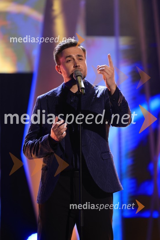  Aljaž Ramot, glasbenikZmagovalec 43. festivala Melodij morja in sonca je Žan Videc