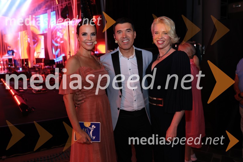  Lorella Flego, slovenska novinarka, modna urednica, televizijska moderatorka;  Mario Galunič, TV voditelj; mag. Urška Klakočar Zupančič, predsednica Državnega zbora RS, podpredsednica, Gibanje SvobodaZmagovalec 43. festivala Melodij morja in sonca je Žan Videc