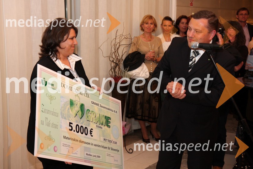 ... in mag. Božo Emeršič, predsednik uprave zavarovalnice GraweUstavimo nasilje, dobrodelna gala prireditev