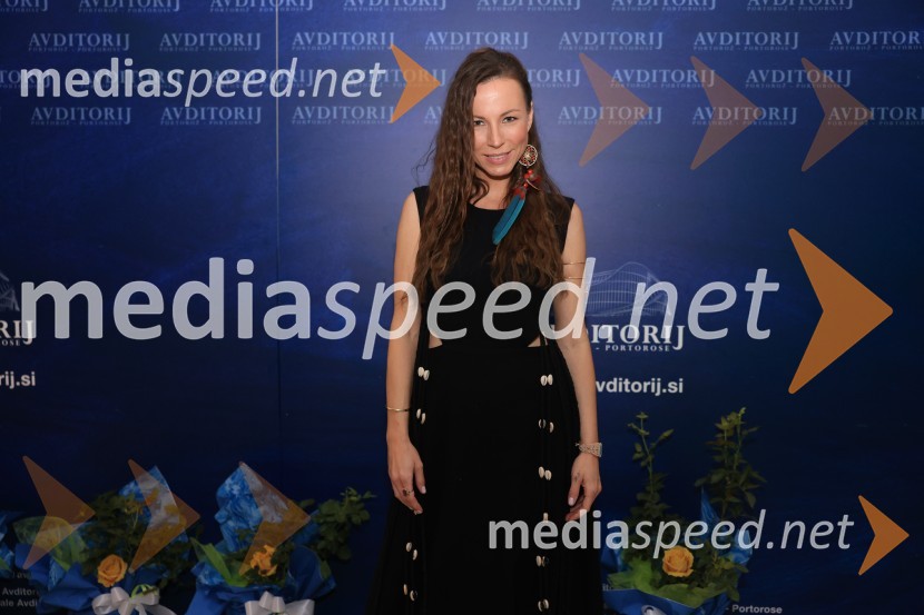  Manuella Brečko, ManuZmagovalec 43. festivala Melodij morja in sonca je Žan Videc