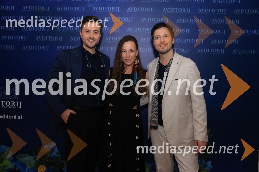  Aljaž Ramot, glasbenik;  Manuella Brečko, Manu;  ... Zmagovalec 43. festivala Melodij morja in sonca je Žan Videc