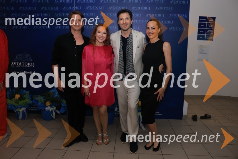  ... ;  Regina Kogoj, pevka;  ... ;  ... Zmagovalec 43. festivala Melodij morja in sonca je Žan Videc