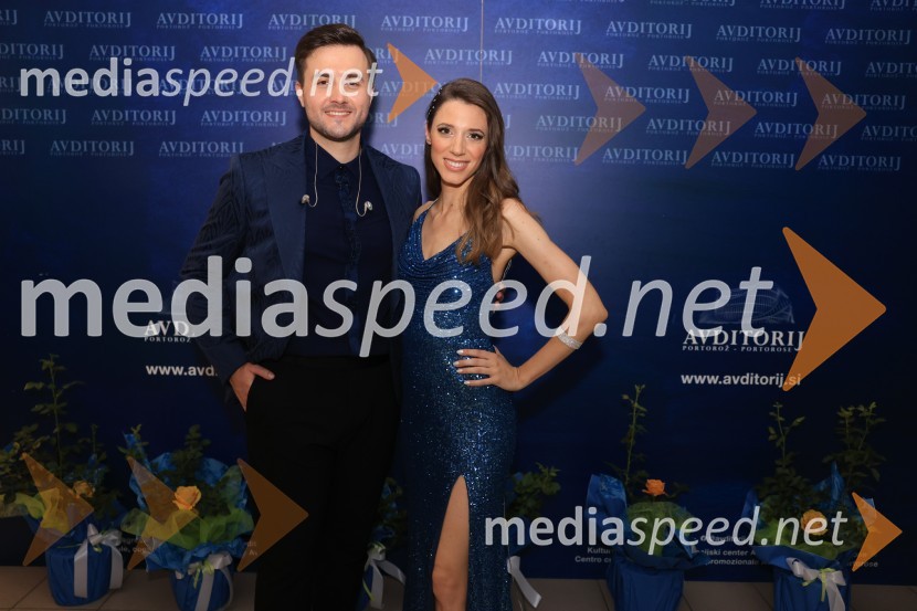  Aljaž Ramot, glasbenik;  Monika Avsenik, pevkaZmagovalec 43. festivala Melodij morja in sonca je Žan Videc