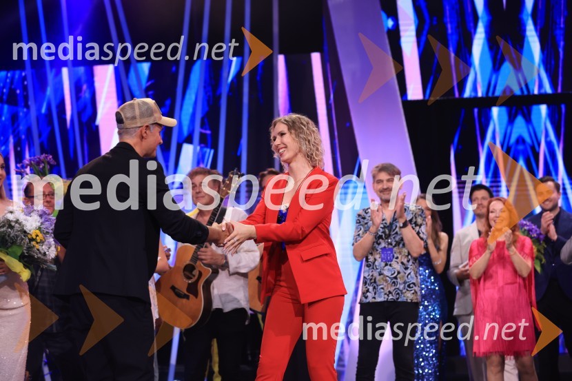  Martina  Zerjal, pevkaZmagovalec 43. festivala Melodij morja in sonca je Žan Videc