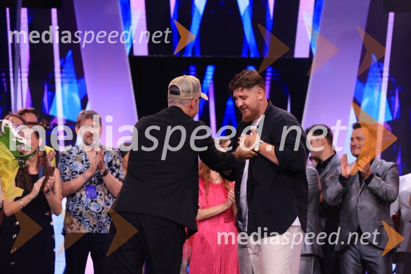  Žan  Videc, glasbenikZmagovalec 43. festivala Melodij morja in sonca je Žan Videc