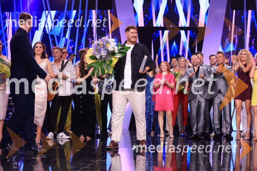  Žan  Videc, glasbenikZmagovalec 43. festivala Melodij morja in sonca je Žan Videc