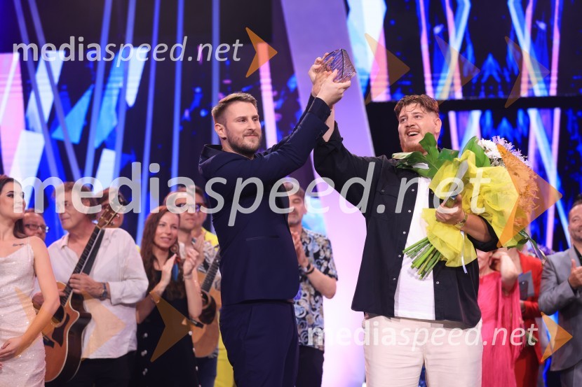  Gregor Ravnik, pevec;  Žan  Videc, glasbenikZmagovalec 43. festivala Melodij morja in sonca je Žan Videc