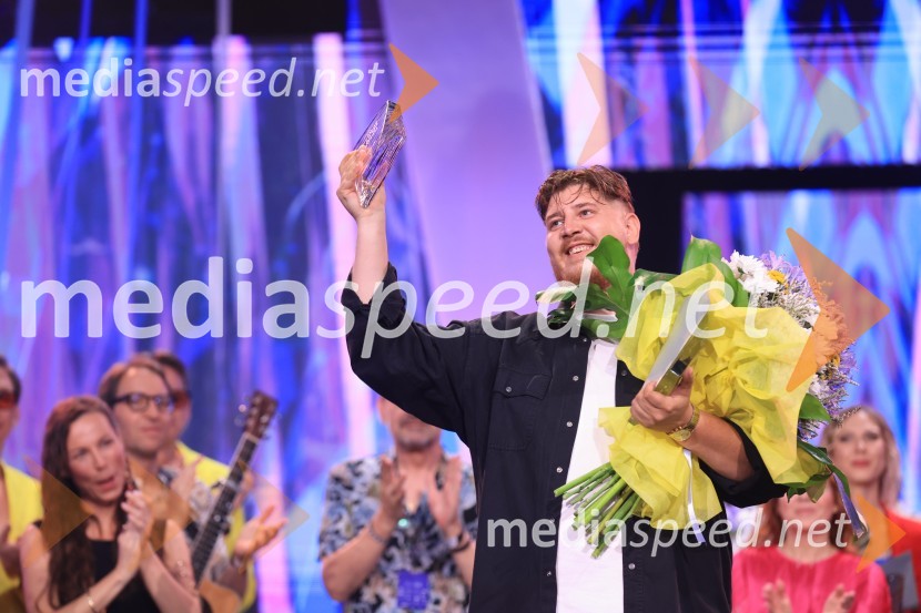  Žan  Videc, glasbenikZmagovalec 43. festivala Melodij morja in sonca je Žan Videc