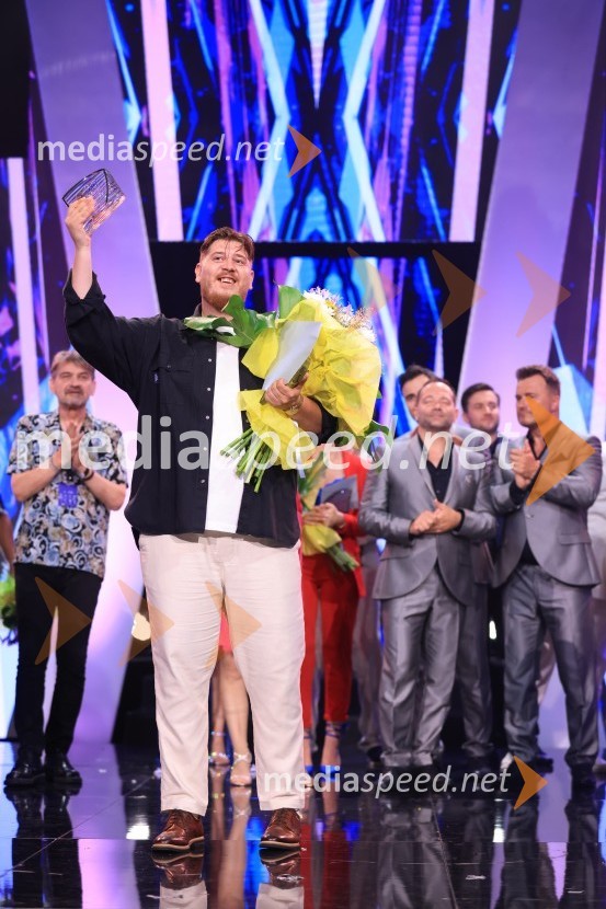  Žan  Videc, glasbenikZmagovalec 43. festivala Melodij morja in sonca je Žan Videc