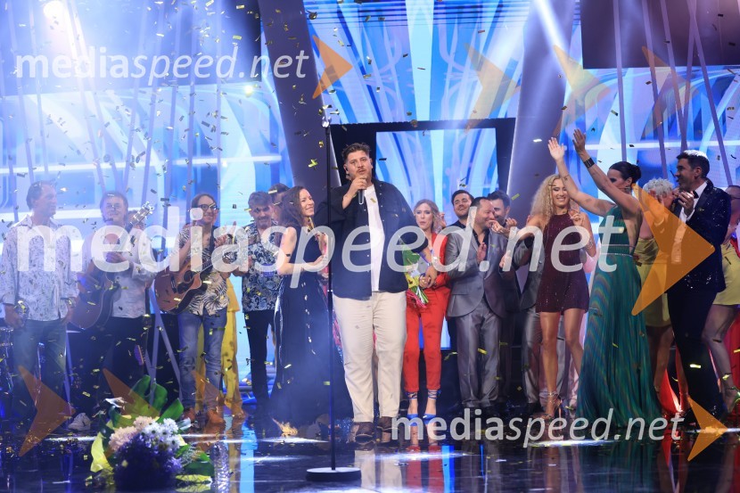  Žan  Videc, glasbenikZmagovalec 43. festivala Melodij morja in sonca je Žan Videc