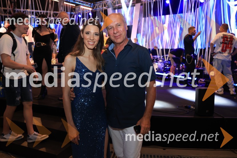  Monika Avsenik, pevka;  Gregor Avsenik, glasbenikZmagovalec 43. festivala Melodij morja in sonca je Žan Videc