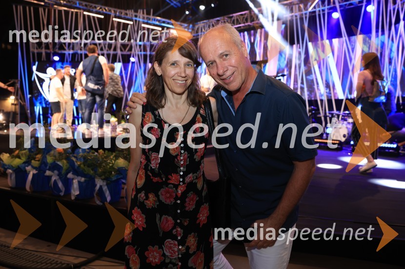  Katarina Avsenik, mama;  Gregor Avsenik, glasbenikZmagovalec 43. festivala Melodij morja in sonca je Žan Videc