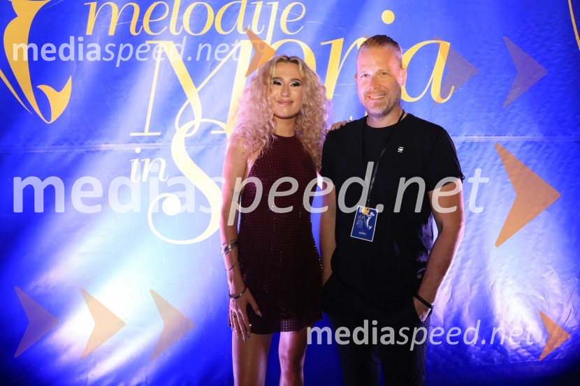  Ana  Teržan, Anabel pevka;  ... Zmagovalec 43. festivala Melodij morja in sonca je Žan Videc