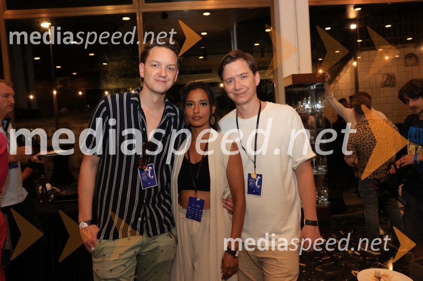  ... ;  Taia Sekač;  ... Zmagovalec 43. festivala Melodij morja in sonca je Žan Videc