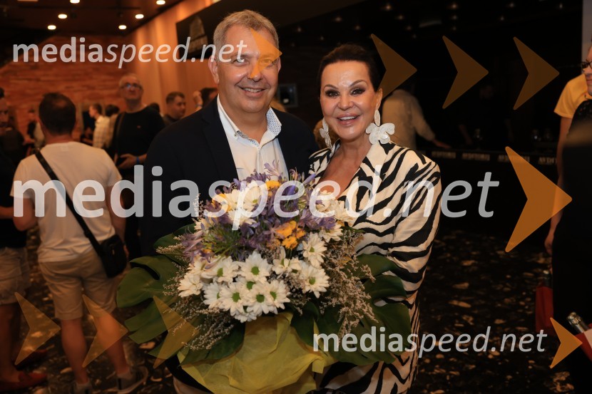  Borut Bažec, direktor, Avditorij Portorož;  Miša Molk, televizijska voditeljica in urednicaZmagovalec 43. festivala Melodij morja in sonca je Žan Videc