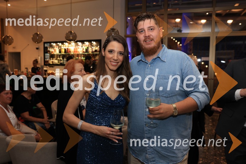  Monika Avsenik, pevka;  Žan  Videc, glasbenikZmagovalec 43. festivala Melodij morja in sonca je Žan Videc