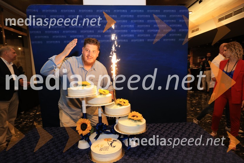  Žan  Videc, glasbenikZmagovalec 43. festivala Melodij morja in sonca je Žan Videc