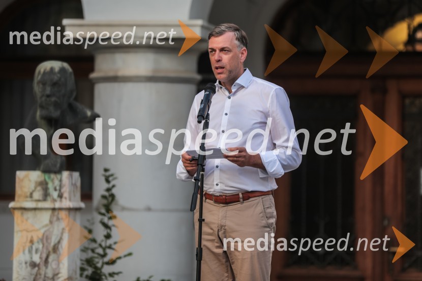  Gregor Macedoni, župan, Mestna občina Novo mestoV Novem mestu obeležili 100. obletnico prvih Štukljevih medalj na olimpijskih igrah