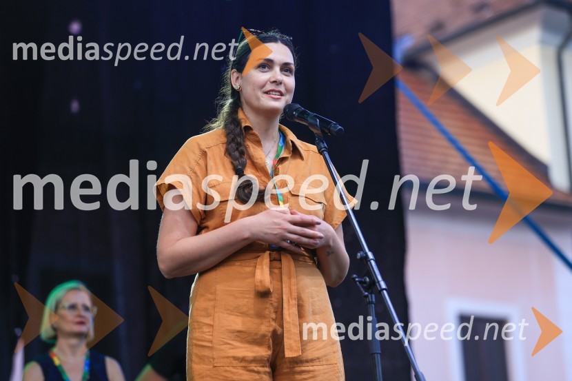  Tina Belej, vodja trajnosti in korporativne vključenosti Pivovarna Laško Union59. festival Pivo in cvetje Laško, otvoritev festivala