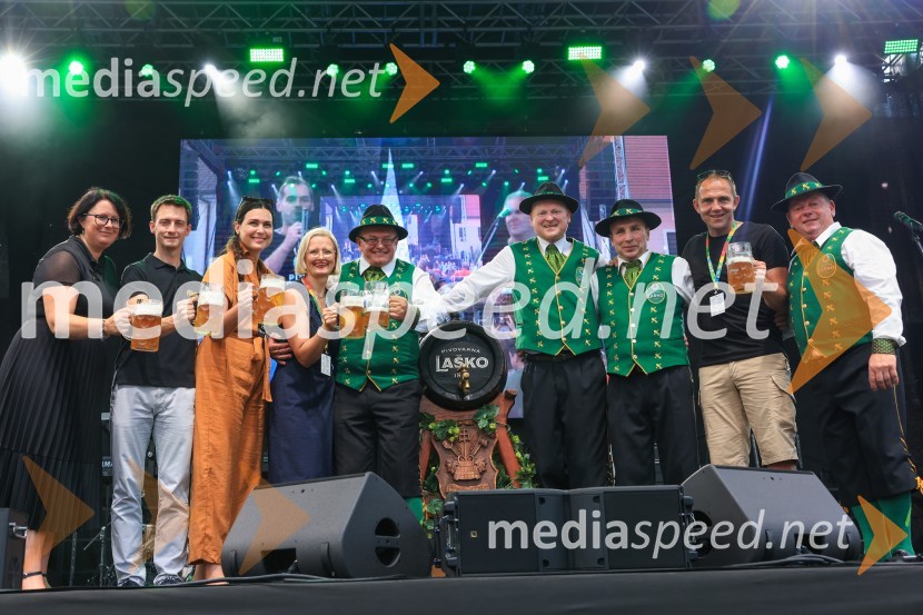  Dubravka Kalin, generalna direktorica, Direktorat za turizem na Ministrstvu za gospodarstvo, turizem in šport;  Marko Šantej, župan, Občina Laško;  Tina Belej, vodja trajnostnega razvoja in korporativnega sodelovanja, Pivovarna Laško Union;  Marta Bulhak, direktorica Pivovarna Laško Union;  ... ;  ... ;  ... ;  Urban Kramberger,  direktor festivala Pivo in cvetje, manager blagovne skupine PLU;  ... 59. festival Pivo in cvetje Laško, otvoritev festivala