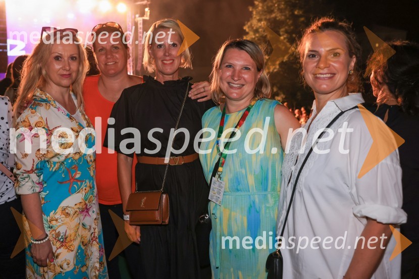  Klaudija Javornik, Združenje manager;  Darja Vidonja, Združenje manager;  Petra Juvančič, izvršna direktorica, Združenje Manager;  Danijela Bevk Knez, direktorica Občinske uprave Občine Laško;  Tanja Subotić Levanič, direktorica korporativnih odnosov, Pivovarna Laško Union59. festival Pivo in cvetje Laško, otvoritev festivala